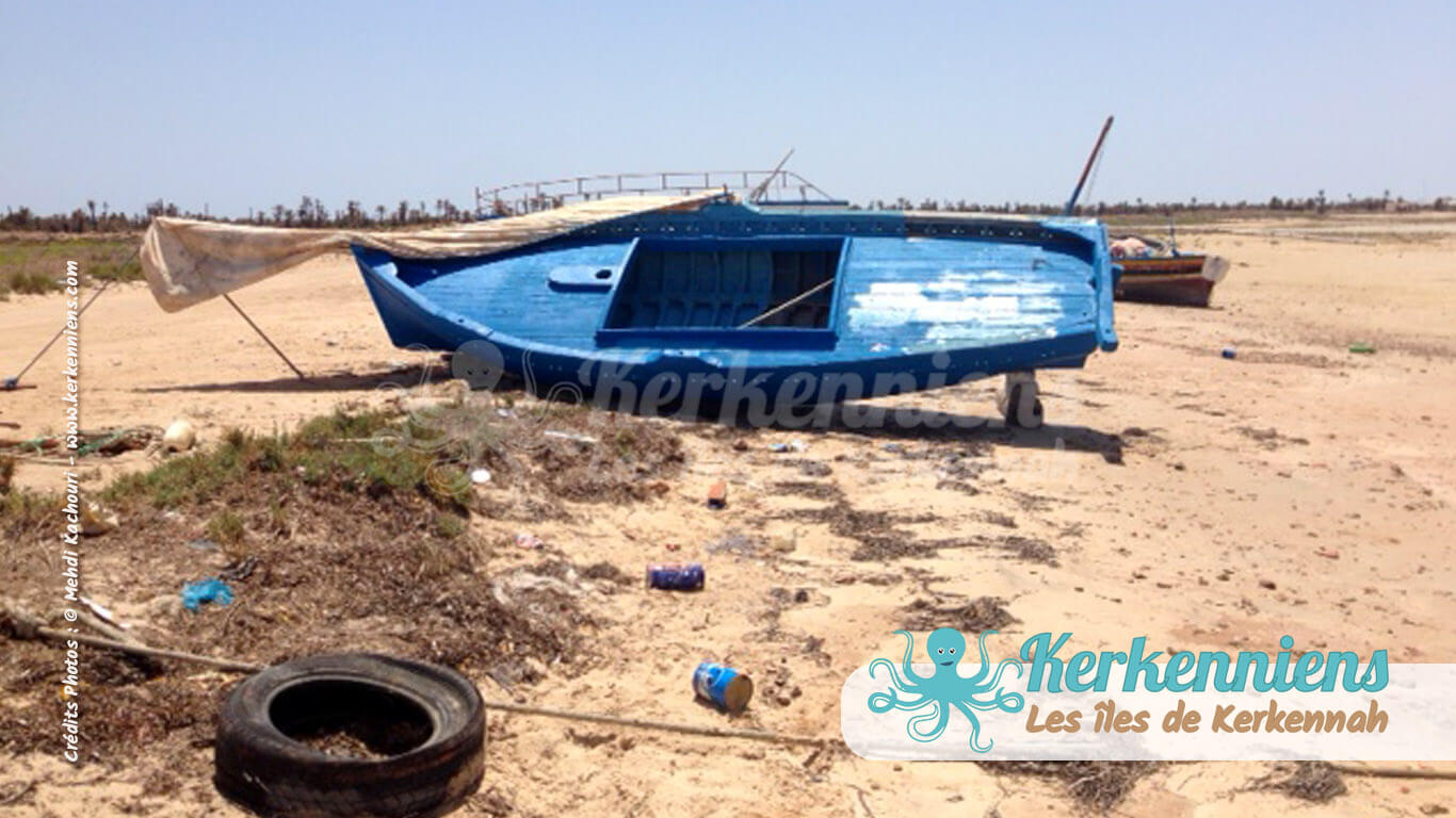 Bateau de pêcheur en cale sèche et désolation - Kerkennah (Tunisie)