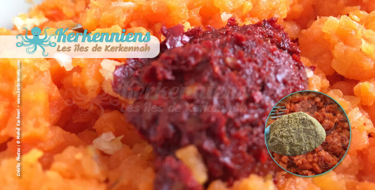 Recette de cuisine salade de carottes piquante Omek Houria - Mélanger l'harissa et le carvi (Karwia)