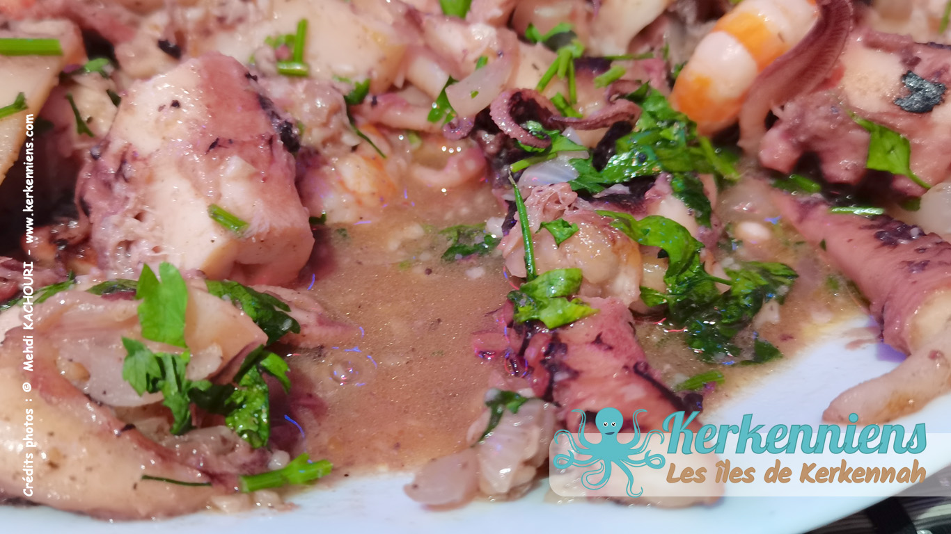 Sauté de fruits de mer congelés baignant dans leur jus de cuisson, saveurs sacrifiées (Restaurant El Jazira Kerkennah)