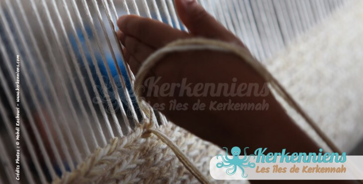 Fabrication artisanale de tapis fait main l’atelier d’Ouled Kacem Artisanat Kerkenniens Atelier Kerkenatiss