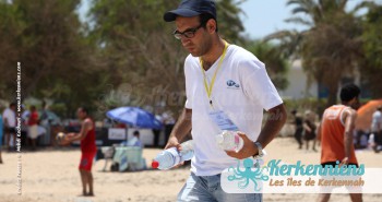 Ravitaillement de l'eau Tournoi de Beach volley Association Sports et Loisirs de Kerkennah